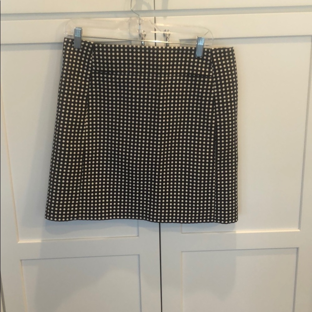 Loft skirt in black and white polka dot. Size 10